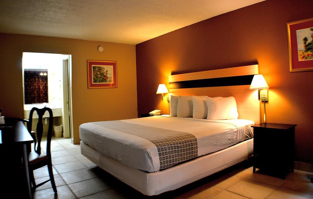 Roomba Inn & Suites At Old Town Kissimmee Eksteriør billede