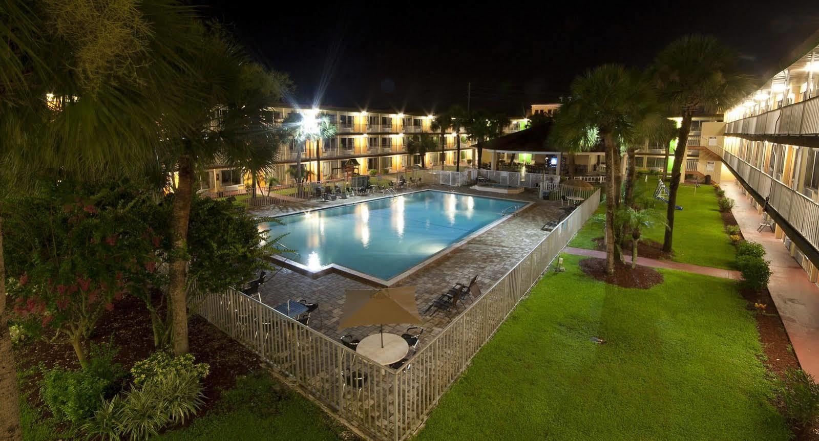 Roomba Inn & Suites At Old Town Kissimmee Eksteriør billede